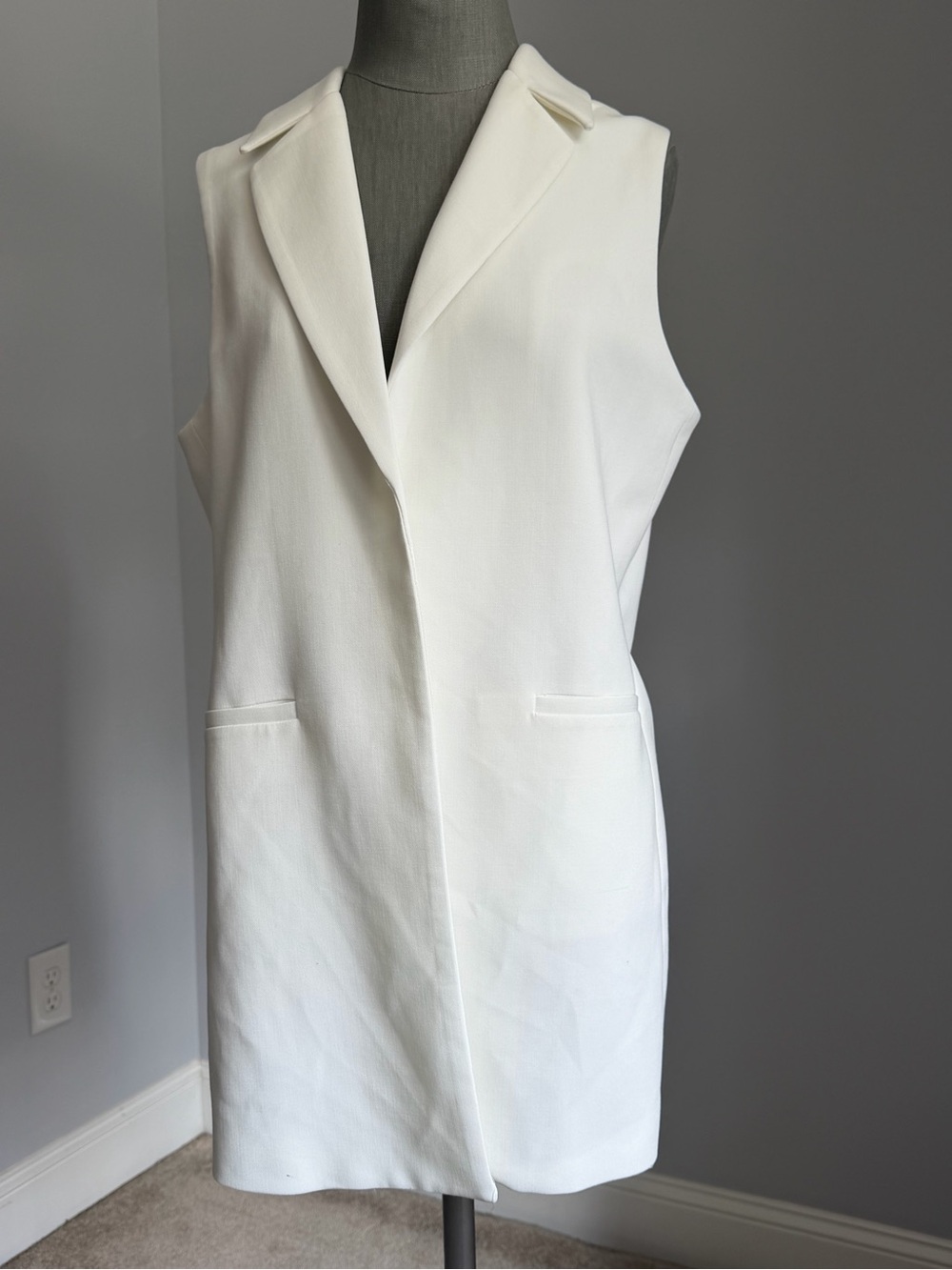 Katherine Barclay White/Ivory Longline Sleeveless White Tailored Blazer Vest - Picture 8 of 10